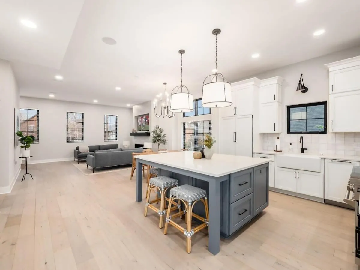 Chateau In The Village - Brand New 3Bd 5Ba Columbus